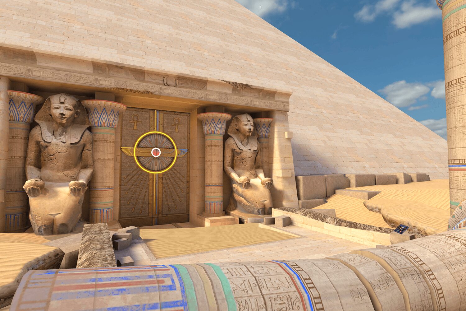 ingame screenshot 3 ingang piramide personen die in een oud gebouw met wapens staan te schieten